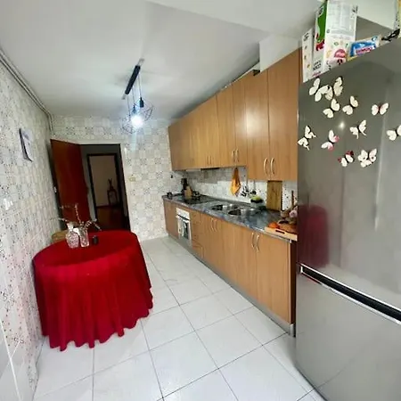 Homestay Privada En Vigo, Cerca Del Parque Castrelos, A 5min De La Playa, Compartido