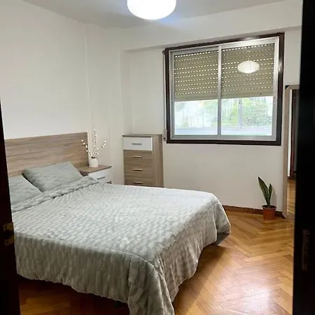 Homestay Privada En Vigo, Cerca Del Parque Castrelos, A 5min De La Playa, Compartido *