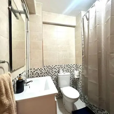 Privada En Vigo, Cerca Del Parque Castrelos, A 5min De La Playa, Compartido * Vigo