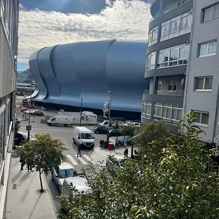 Homestay Privada En Vigo, Cerca Del Parque Castrelos, A 5min De La Playa, Compartido