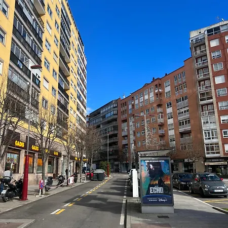 Privada En Vigo, Cerca Del Parque Castrelos, A 5min De La Playa, Compartido Vigo